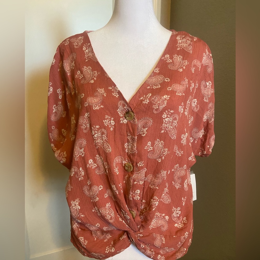NWT SO Twist Front Blouse -Sz Small